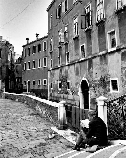 Imágenes poéticas configuran el libro, como esta de Venecia del 21 de septiembre de 1963. Kertész tomó este tipo de imágenes desde 1915 hasta 1970.