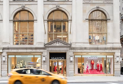 Exterior de la tienda de Mango en la Quinta Avenida de Manhattan (Nueva York)