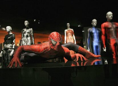 Imagen del traje que lució Tobey Maguire en <i>Spider-Man 3</i> en 2007.