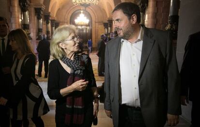 Eugenia Parejo, hoy en el Parlamento con Oriol Junqueras.
