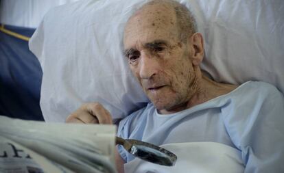 Marino Ibáñez en su habitación del hospital Valvanera de Logroño.