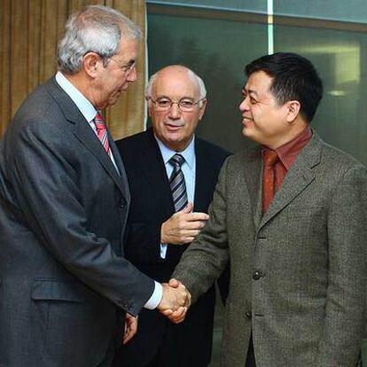 Touriño, Antonio Fontenla y Cunhui Nan, ayer en la residencia del presidente de la Xunta.