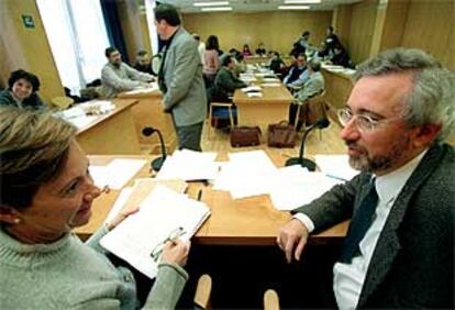 Pedro Ruiz, rector saliente de la Universidad de Valencia, en una reunión de la junta.