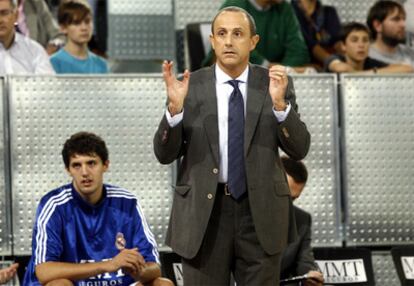 Ettore Messina, durante un el partido del Real Madrid ante el Valencia.