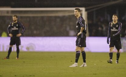 Cristiano Ronaldo, muestra su decepción en el campo, tras quedar eliminado de la Copa del Rey.