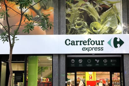 Exterior de supermercado Carrefour Express.