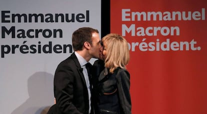 Emmanuel Macron e Brigitte Trogneux.