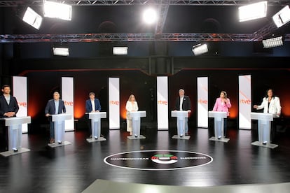 Los representantes y candidatos a las elecciones del País Vasco, en el debate de RTVE del martes.
