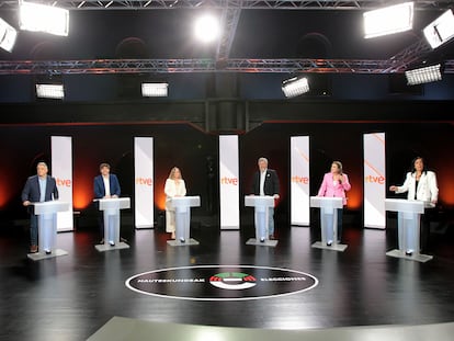 Los representantes y candidatos a las elecciones del País Vasco participan en el debate de RTVE este martes.