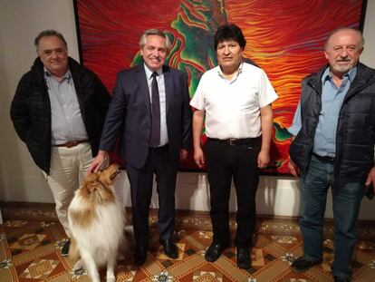 Encuentro entre el expresidente boliviano Evo Morales y el mandatario argentino, Alberto Fernández, el lunes por la noche en la residencia presidencial de Olivos.