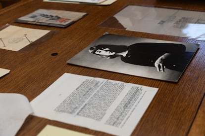 Papeles e imágenes del archivo de Joan Didion y John Gregory Dunne, fotografiados el pasado mes de marzo, en la sala de archivos y manuscritos de la Biblioteca Pública de Nueva York.