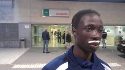 Semedo abandona el hospital donde fue atendido este sábado en Algeciras.