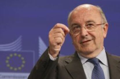 El comisario europeo de Competencia, Joaquín Almunia, da una rueda de prensa sobre protección medioambiental y energía en la sede de la Comisión Europea en Bruselas (Bélgica) el 9 de abril de 2014.