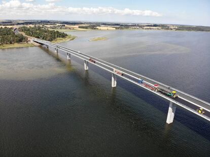 Autopista sobre el fiordo de Roskilde (Dinamarca).