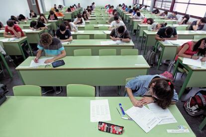 Alumnos durante la prueba de selectividad.