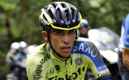 Alberto Contador, tras sufrir una caída en la décima etapa del Tour de Francia.