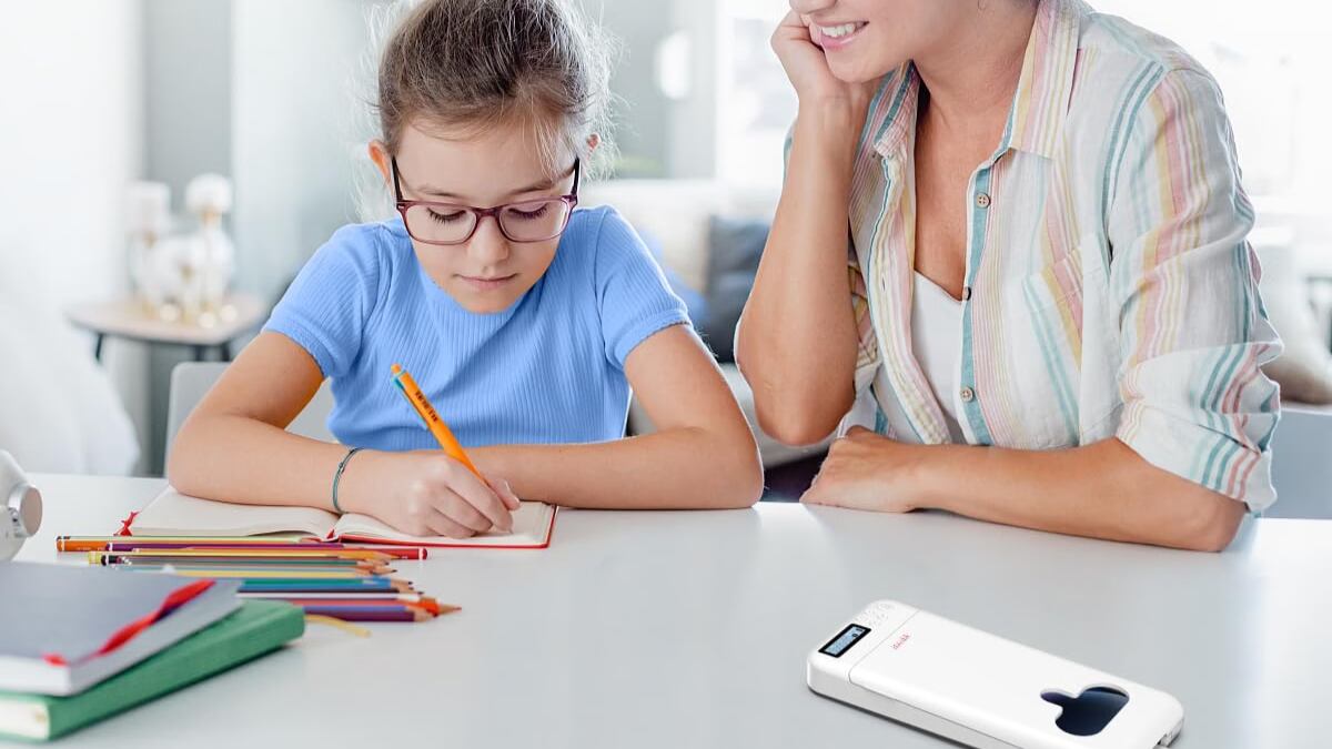 Can't you let go of your cell phone? This timer box helps you disconnect for hours