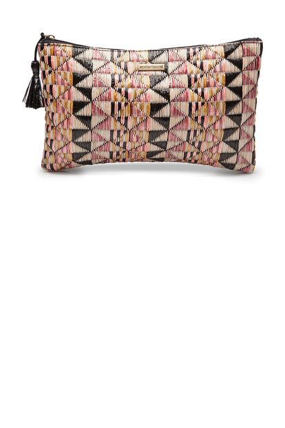 Clutch de rafia de Women'secret (rebajado de 17,99 a 12,99 euros).