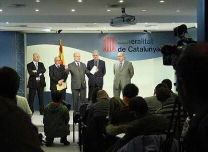 Castells, durante su intervención en la rueda de prensa posterior a la reunión del tripartito.