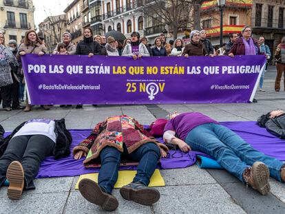 Concentración en Toledo, este martes, contra los últimos asesinatos machistas ocurridos en España.