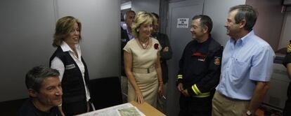 Esperanza Aguirre visita el centro de operaciones en Valdemaqueda.