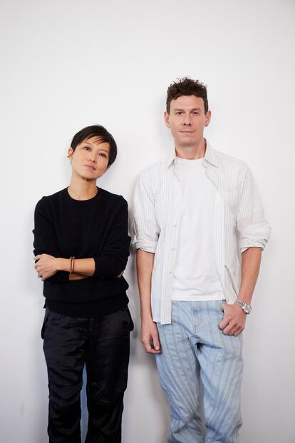 Los directores creativos de Jimmy Choo y Mugler, Sandra Choi y Casey Cadwallader.