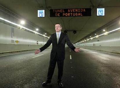 El alcalde, en la inauguración del túnel de entrada a Madrid desde la avenida de Portugal.