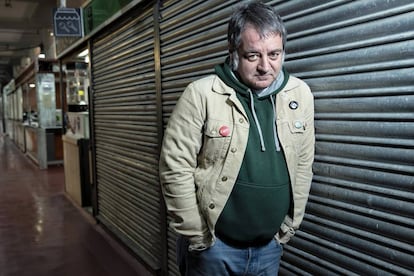 Juan Santaner, músico, fotografiado en el Mercado de la Cebada.