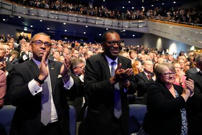 El ministro británico de Economía, Kwasi Kwarteng, aplaude este miércoles el discurso de Liz Truss en Birmingham