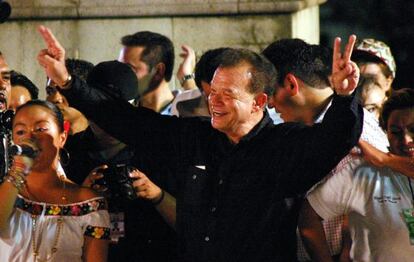 Andr&eacute;s Granier celebrates his 2006 gubernatorial victory in Tabasco state. 