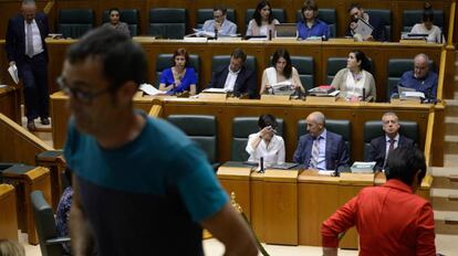 El lehendakari durante la sesión en la que se ha aprobado la reforma de la legislación para proteger la transexualidad.