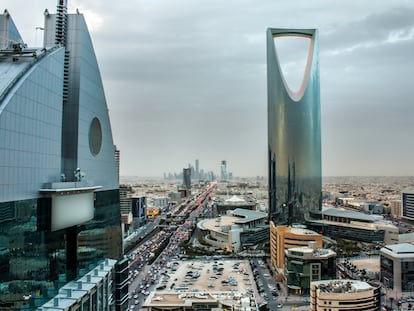 El fondo soberano de Arabia Saudí es uno de los mayores del mundo. En la imagen, rascacielos en Riad.