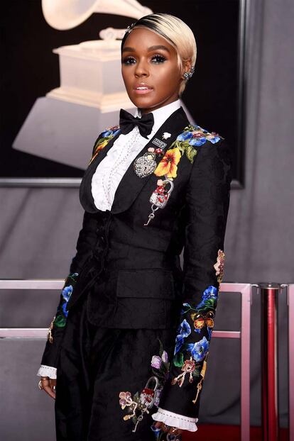 La cantante y actriz Janelle Monae apostó por un traje estampado de Dolce & Gabbana.