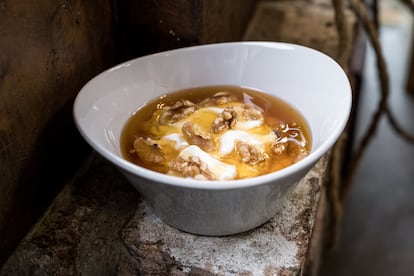 Ambrosía, un postre elaborado con quesos 0%, miel de mil flores y nueces de cosecha propia.