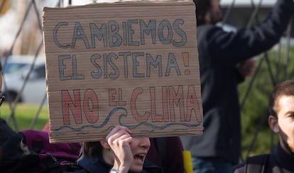 Manifestantes durante el COP25