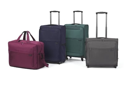 La nueva gama de maletas ultraligeras Short-Lite, de Samsonite, permite ganar peso extra en el equipaje de cabina sin sobrepasar el máximo permitido por las estrictas compañías 'low cost'. Precio: 90 euros. www.samsonite.es