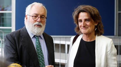 El comisario de Energía y Clima, Miguel Arias Cañete, y la ministra de Transición Ecológica, Teresa Ribera.