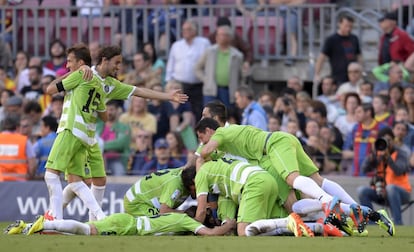 Los jugadores del Getafe celebran uno de los goles.