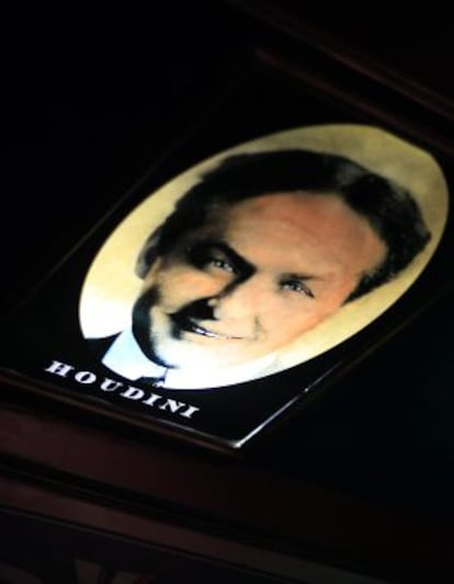 Un retrato de Houdini en la sala que lleva su nombre.