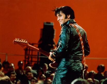 Elvis participando en un programa especial para el cantante en Burbank (California), en 1968.