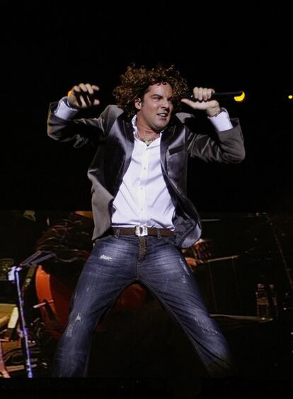 El cantante David Bisbal, la actriz Nerea Camacho y el científico Ginés Morata son algunas de las personalidades que han participado en la elaboración de un calendario solidario a iniciativa de la Asociación de Niños Discapacitados de Almería (ANDA), con el que esperan recaudar fondos para financiar terapias de rehabilitación entre niños. Las sesiones fotográficas han sido realizadas durante los meses de octubre y noviembre, y el calendario solidario se comercializará a partir de diciembre.
