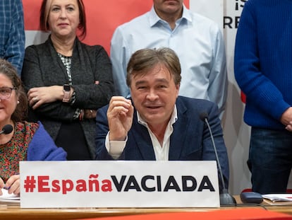 El diputado de Teruel Existe en el Congreso, Tomás Guitarte, este domingo, en la reunión fundacional de la Federación de Partidos de la España Vaciada.