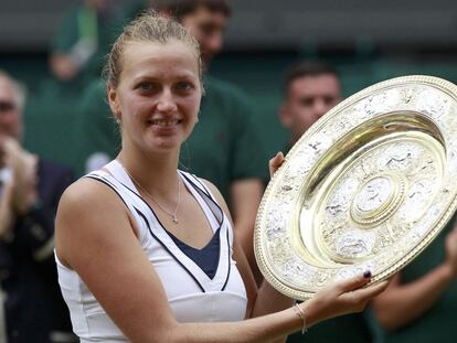 Petra Kvitova, con el trofeo de campeona.