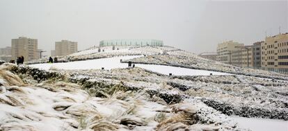 El parque Felipe VI de Logroño, cubierto por la nieve tras el paso de la borrasca Filomena.
