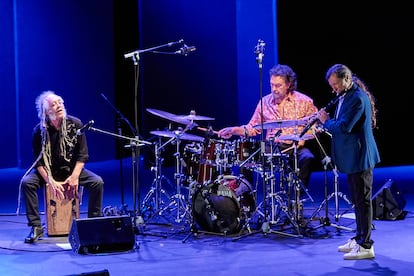 Rubem Dantas, Tino Di Geraldo y Jorge Pardo, anoche, en el homenaje a Chick Corea en JazzMadrid. / Fernando Tribiño / Madrid Destino