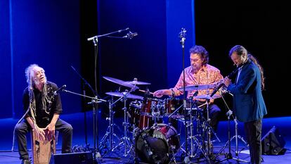 Rubem Dantas, Tino Di Geraldo y Jorge Pardo, anoche, en el homenaje a Chick Corea en JazzMadrid. / Fernando Tribiño / Madrid Destino