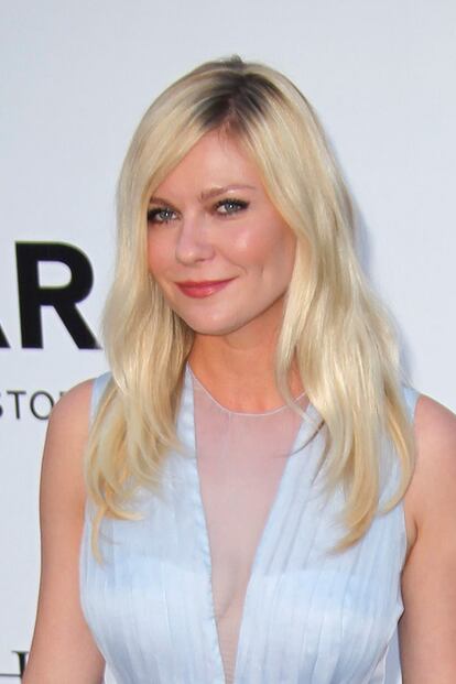 Las fans del platino, como Kirsten Dunst, también tienen una opción más relajada esta temporada que consiste en dejar las raíces a la vista con el color natural. Sí, como Madonna.