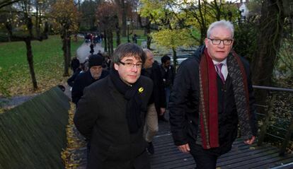 Carles Puigdemont y Pol van den Driessche en Brujas.