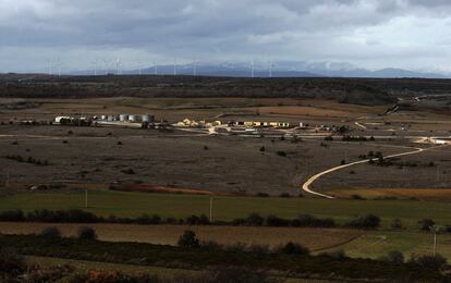 Vista de parte del campo petrolífero de la localidad de Sargentes de la Lora (Burgos).