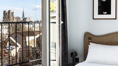 Vista de la catedral de Notre Dame desde una de las habitaciones del hotel Belloy Saint Germain, en París.